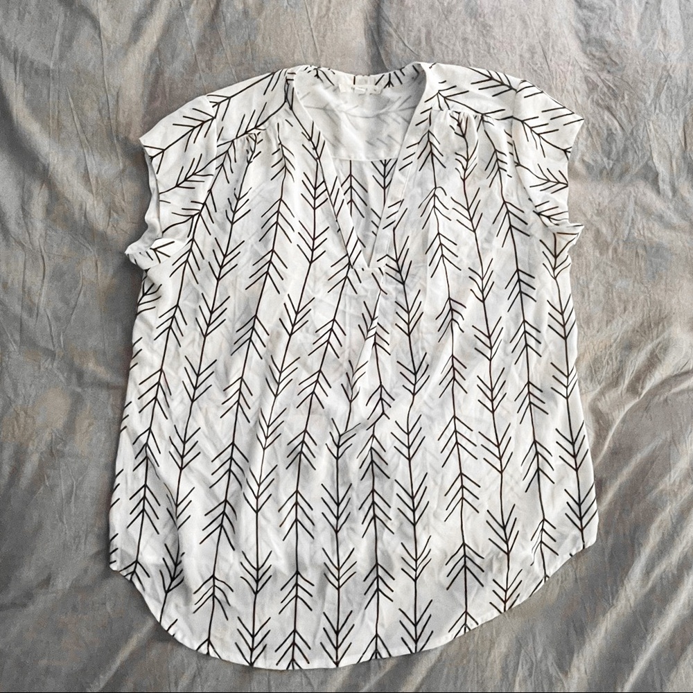 Barely Worn Black and White StitchFix Top